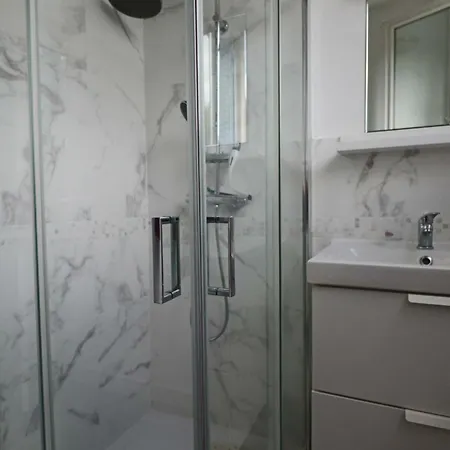 Les Agapanthes, 3*, 5 Pers, Jardin Clos, Conciergerie - Fr-1-858-26 Apartman La Bourboule